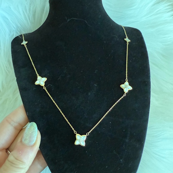 NWT Rachel Zoe Gold and White Floral Necklace - Picture 1 of 4
